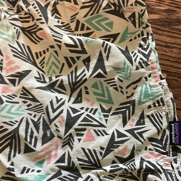 Patagonia Barely Baggies Shorts, Like new, Small - Picture 2 of 4